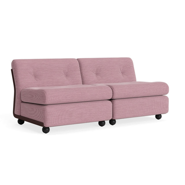 HAY Amanta 2-Sitzer Sofa, Gestell Burgundy, Bezug Yuma 1851