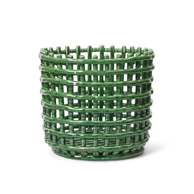 ferm LIVING Ceramic Basket Large Grün – Obstschale aus Keramik im Flechtdesign