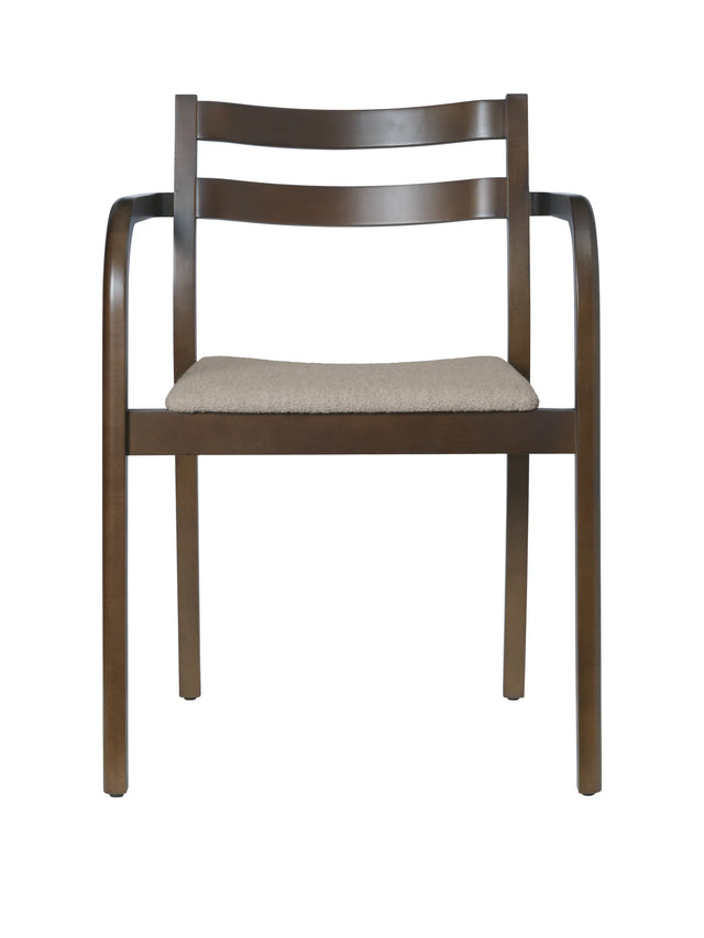 ferm LIVING Boda Esszimmerstuhl mit Armlehne Buche dunkel gebeizt mit Sitzpolster Soft Bouclé Natural – Armlehnstuhl aus Holz