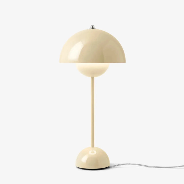 Flowerpot VP3 Tischleuchte in Ivory von &Tradition – Sonderfarbe zum 100. Geburtstag von Verner Panton
