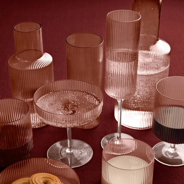 Ripple Champagnerschalen Blush – rosé Coupe Gläser von ferm LIVING in der Ripple Glas Familie