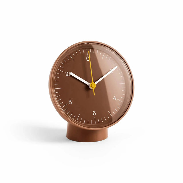 HAY Tischuhr Jasper Morrison, lautlose Design-Tischuhr braun, Recycled ABS
