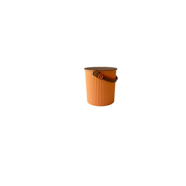 Hachiman Omnioutil Eimer Baby 0,7L in Apricot – japanischer Designklassiker, BPA-frei, 100% recyceltes Polypropylen, mit Elastomer-Deckel