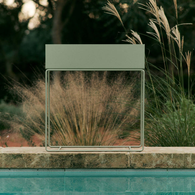 ferm LIVING Plant Box in Tea Green – Im Aussenbereich