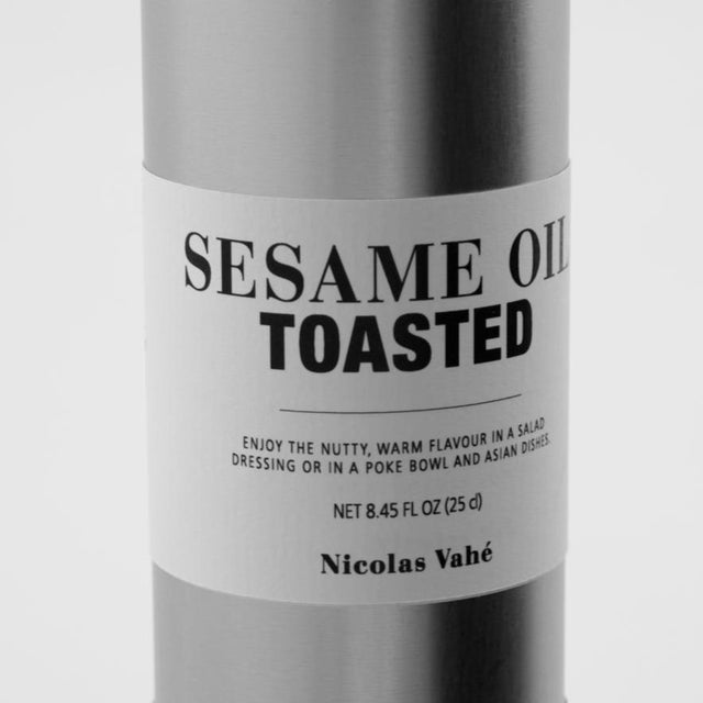 Sesam Öl geröstet Detail der Flasche- Nicolas Vahé - DesignWe.Love