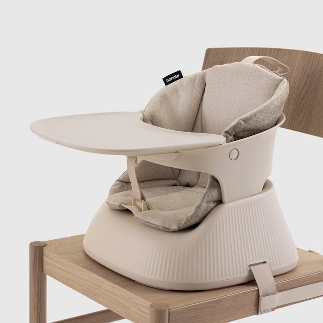 Tragbarer Kinder Hochstuhl White Sand - Hannie - DesignWe.Love
