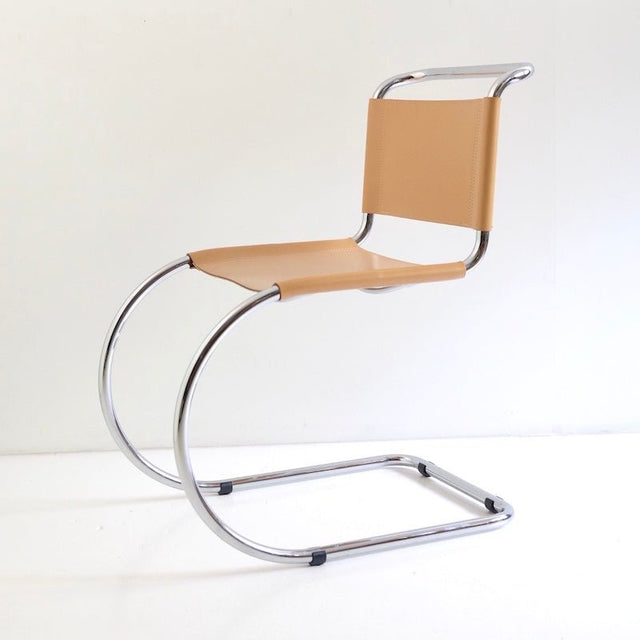 Vintage Freischwinger beige Bauhaus Stil - Mies van der Rohe - DesignWe.Love