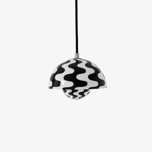 Flowerpot VP10 Pendelleuchte in Black & White Pattern von &Tradition – Verner Panton
