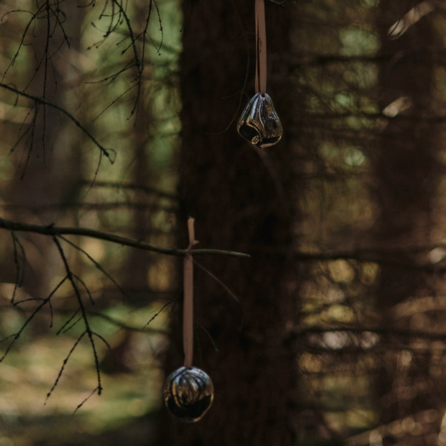 ferm LIVING Bellure Baubles Silver am Weihnachtsbaum