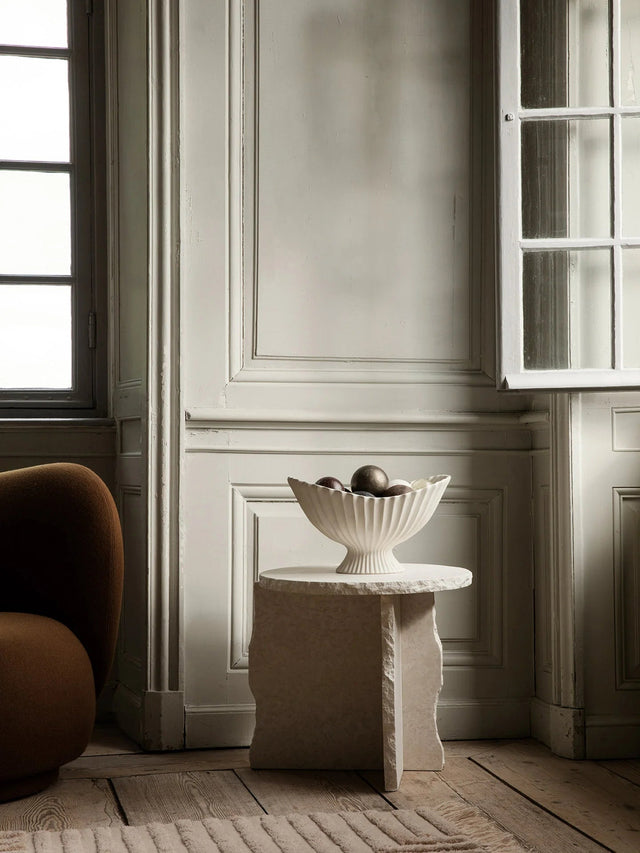 ferm LIVING Fountain Centrepiece Off-white als Tafelaufsatz auf dem Esstisch