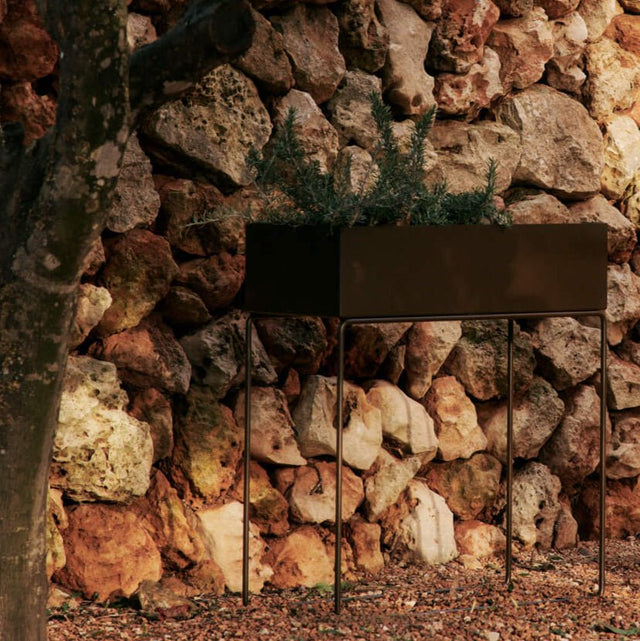 ferm LIVING Plant Box in Dark Chocolate – Pflanzkasten Outdoor