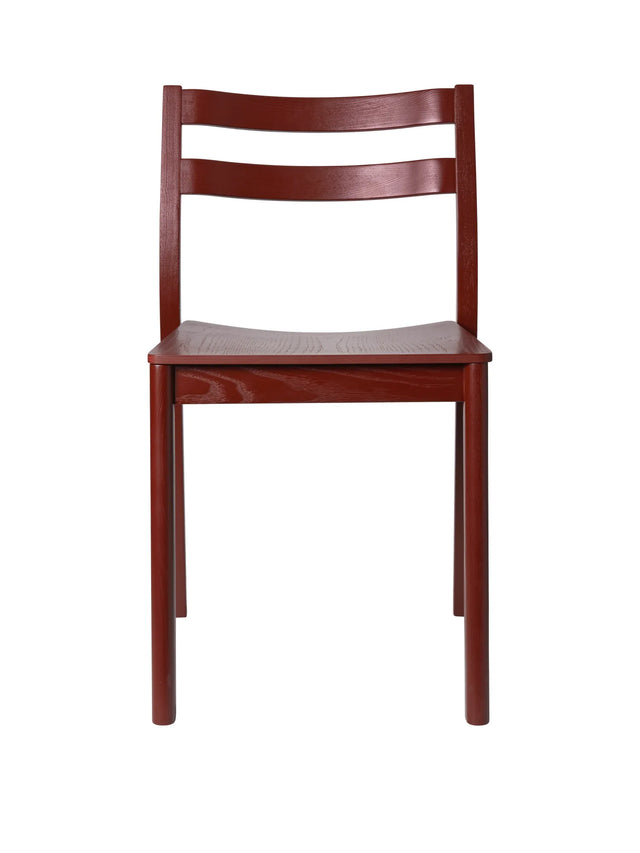 ferm LIVING Boda Esszimmerstuhl Red Brown – stapelbarer Holzstuhl
