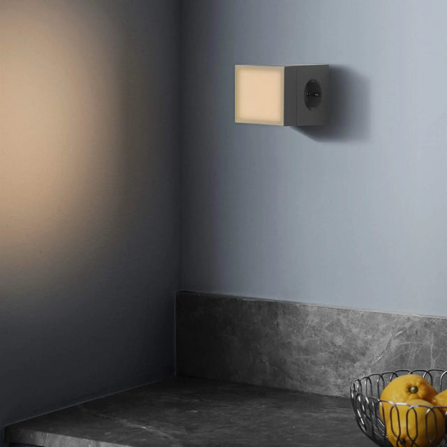 Avolt Lamp 1 dimmbare Steckdosenlampe in Grau mit dem Avolt Square 2 als Set