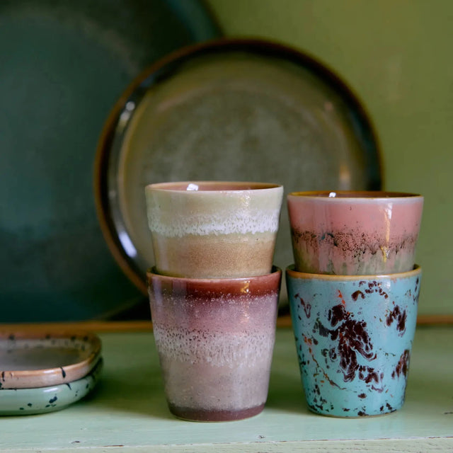 Ristretto Tassen 4er-Set Futurism gestapelt im Schrank - 70s Ceramics HKliving - DesignWe.Love
