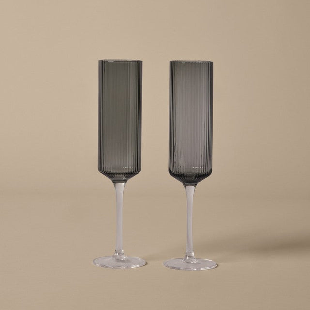 Sektgläser Flute Ripple grau (2er Set) - ferm LIVING - DesignWe.Love