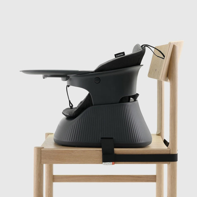 Tragbarer Kinder Hochstuhl Charcoal Black - Hannie - DesignWe.Love
