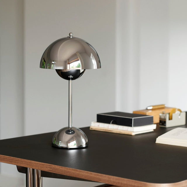 VP9 Flowerpot Akkuleuchte Chrome - &Tradition - DesignWe.Love